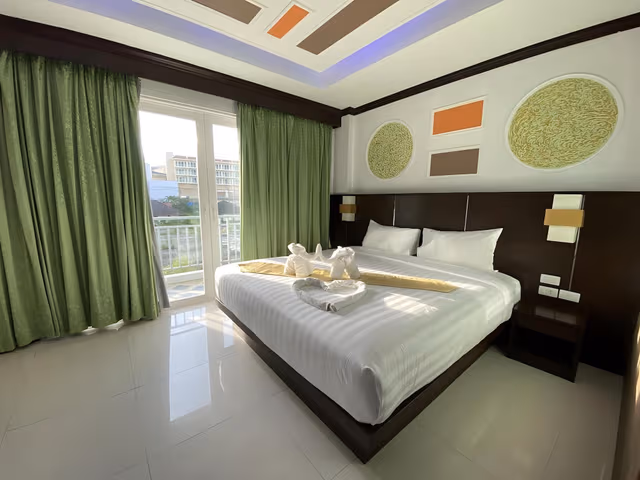 Deluxe Double Room, 1 King Bed, Non Smoking, City View