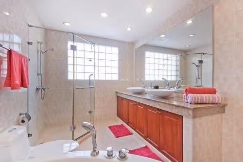 Two-Bedroom Apartment with Spa Bath