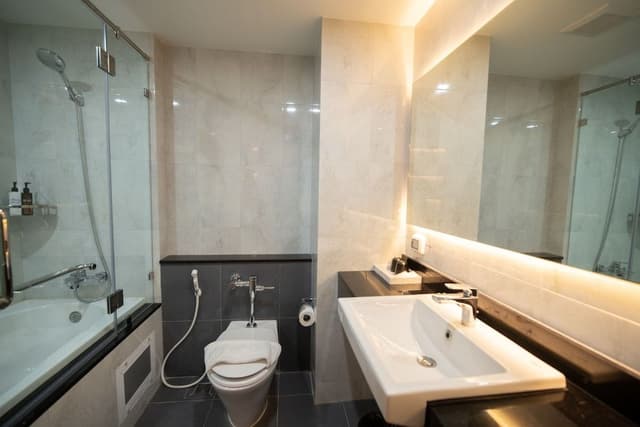 Premium Room, Bathtub, Pool View