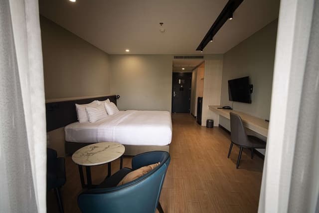 Deluxe Room, Pool View