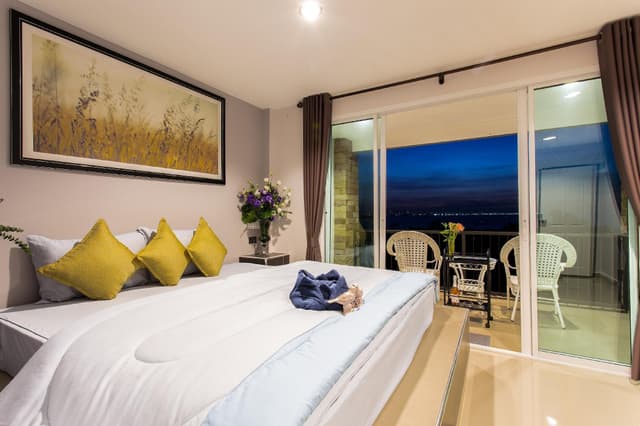 Club Seaview Room