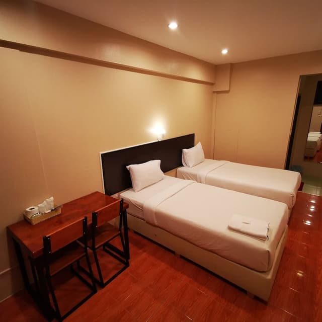 Standard Twin Room
