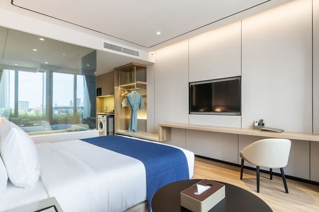 Deluxe King Room