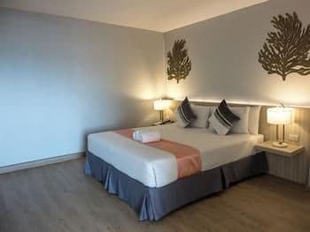 Suite, Sea View