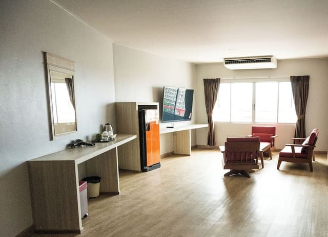 Suite, City View