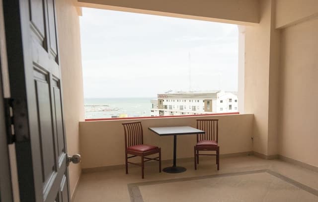 Suite, Sea View