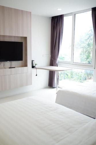 โรงแรมแบร์เดน (Bear’s Den Hotel)0