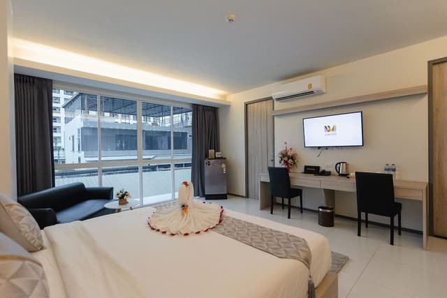 Family Room, Non Smoking, City View