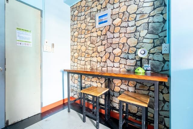 Shared Dormitory, Men only