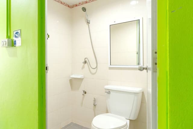 Shared Dormitory, Men only