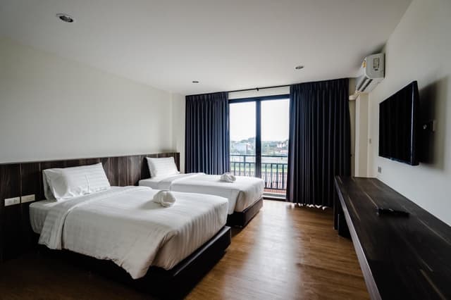 Palace Deluxe Twin Room