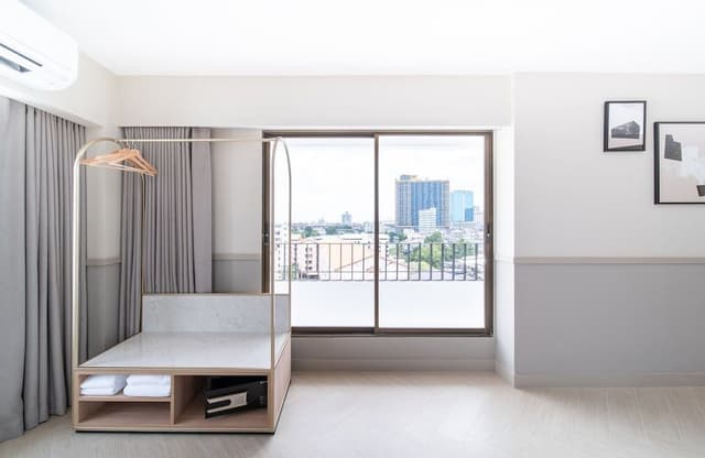 Deluxe Corner Room