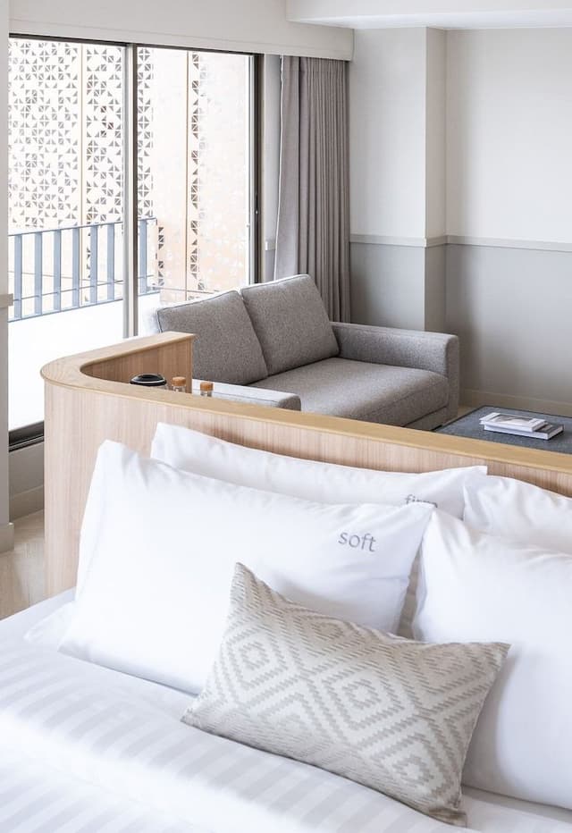 Deluxe Corner Room