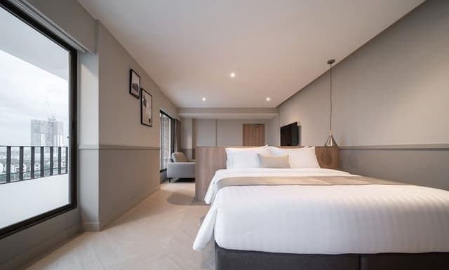 Deluxe Corner Room