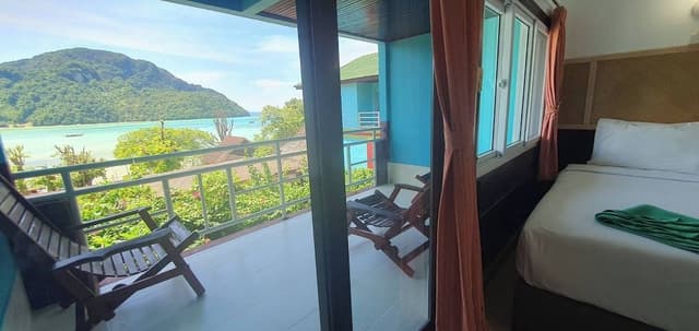V-Room, Seaview