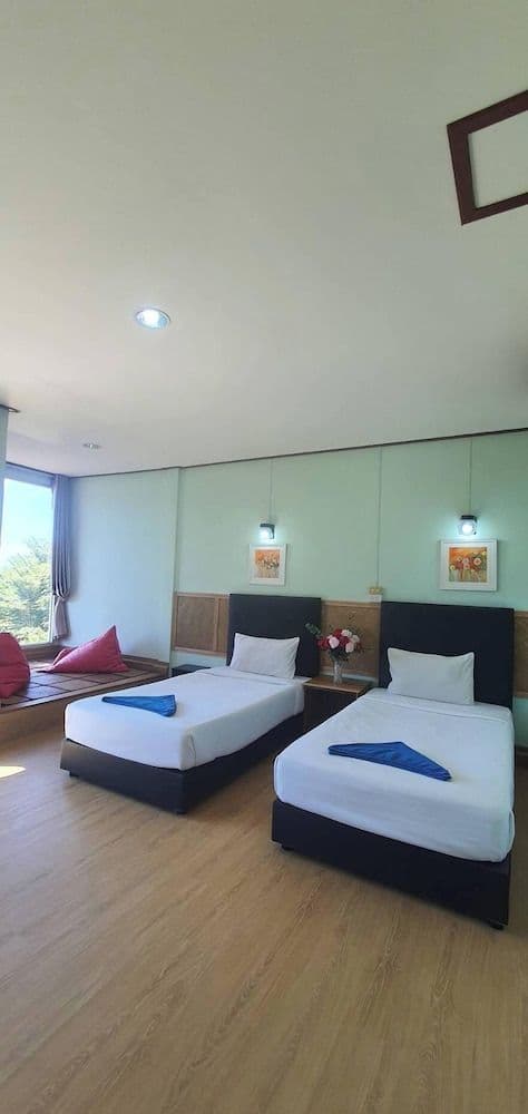 Hillside Bungalow, Sea View