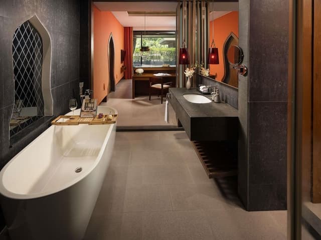 Premier Room, Pool Access & Whirlpool Bath, 1 King Bed