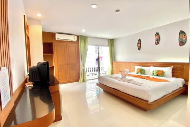 Deluxe Queen Room