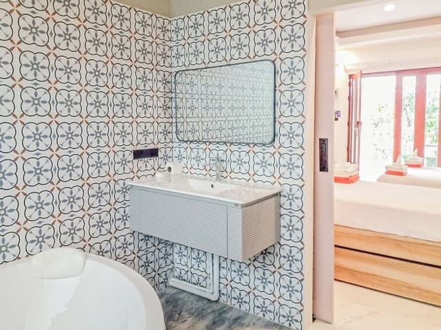 Suite with Jacuzzi and Garden
