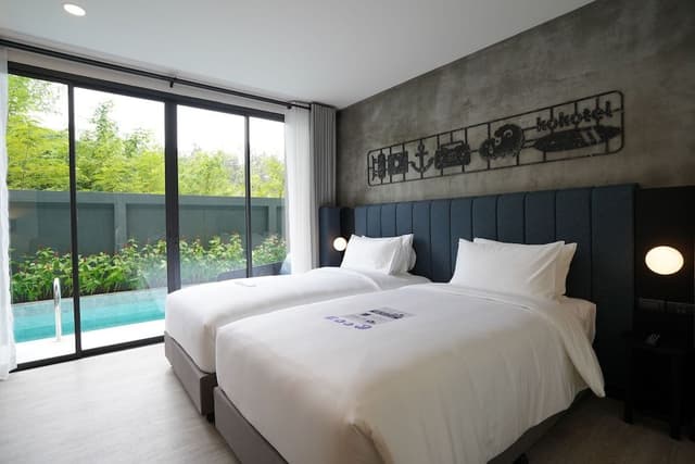 Deluxe Twin Room, Pool Access