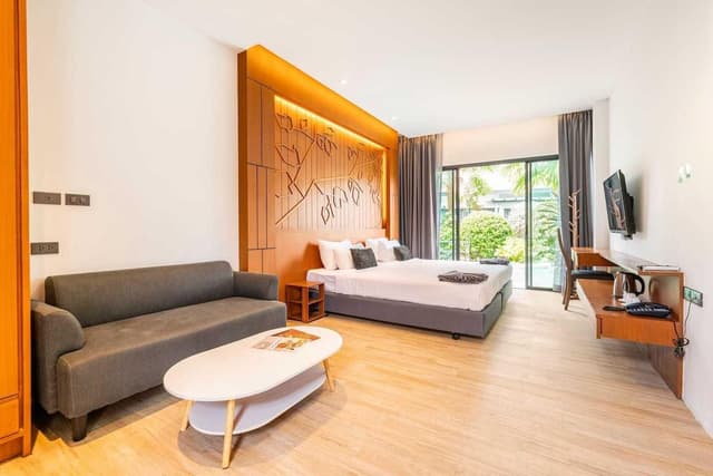 Deluxe Pool Access Room