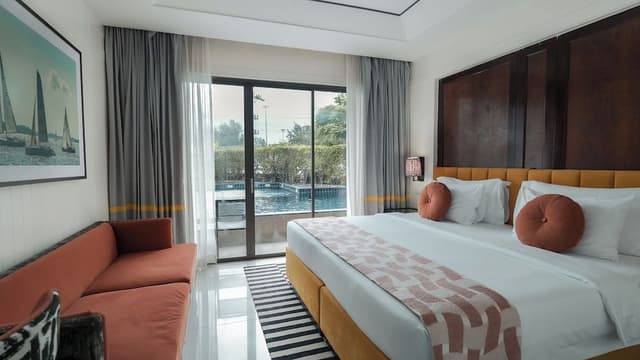 Deluxe Room, Pool Access