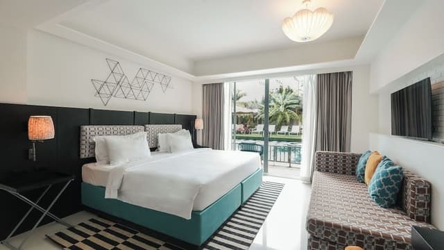 Deluxe Room, Pool Access