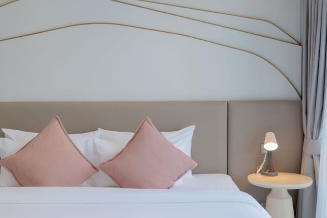 Deluxe Room, 1 King Bed, Pool Access