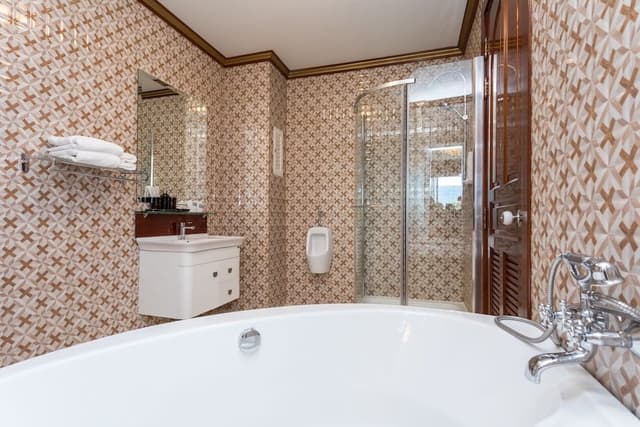 Erawan Suite B
