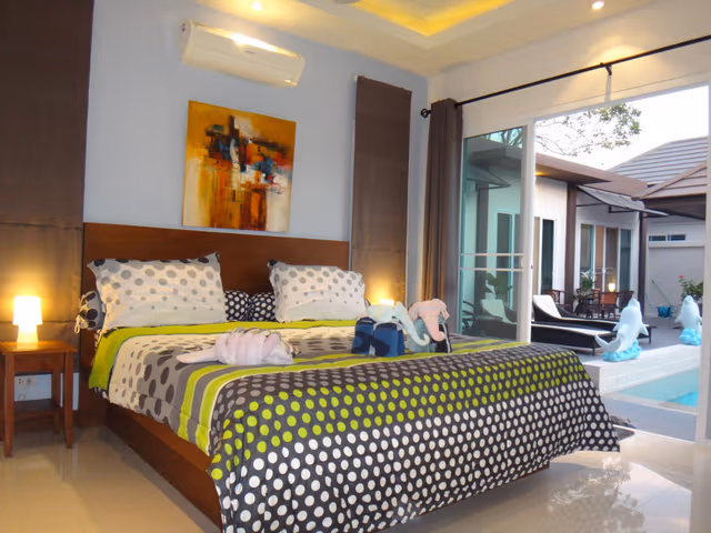 Villa Pool Access