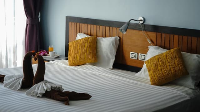 Deluxe Pool View Room
