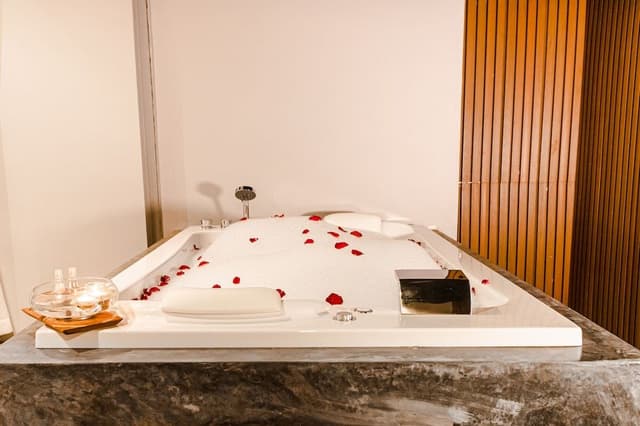 Deluxe Double or Twin Room, Jetted Tub
