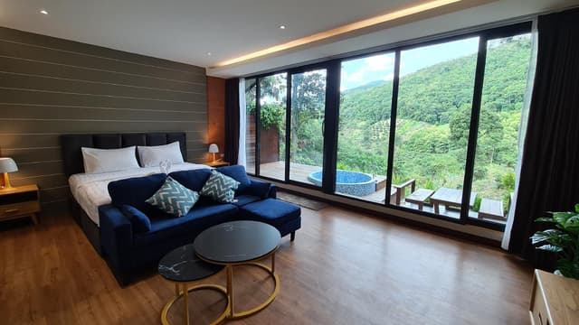Mountain Studio with King Bed - Non-Smoking