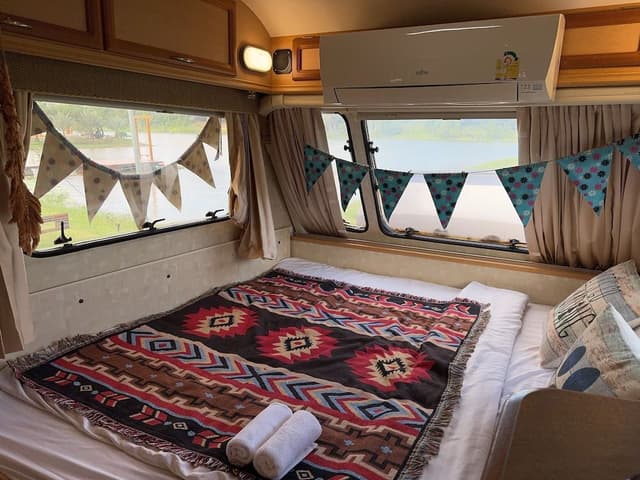 Campervan Riverfront for 2