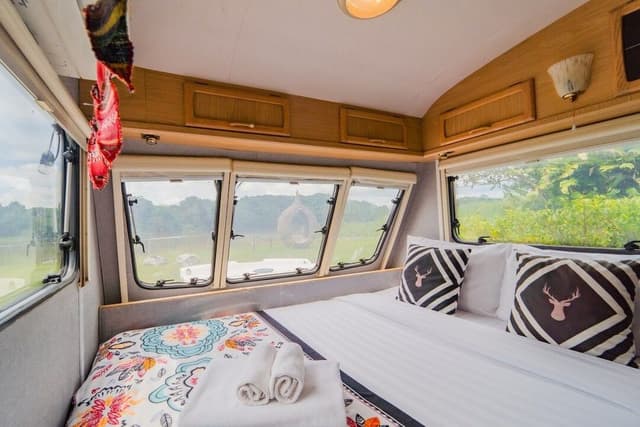 Campervan for 2 adults and 2 children