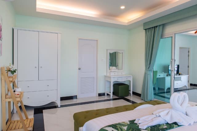 Skyline River View King Room with Balcony