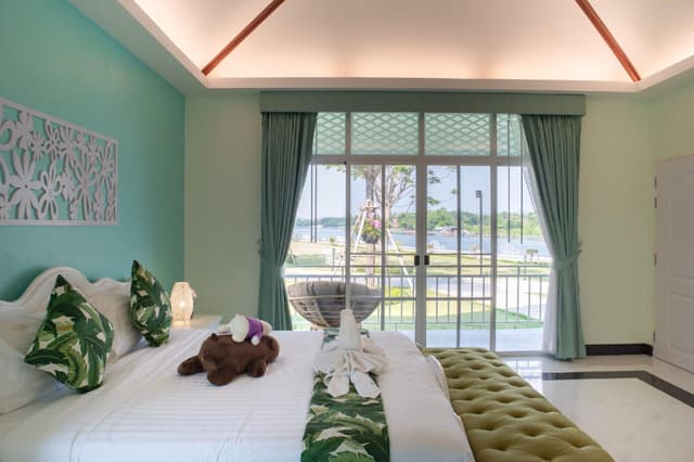 Skyline River View King Room with Balcony