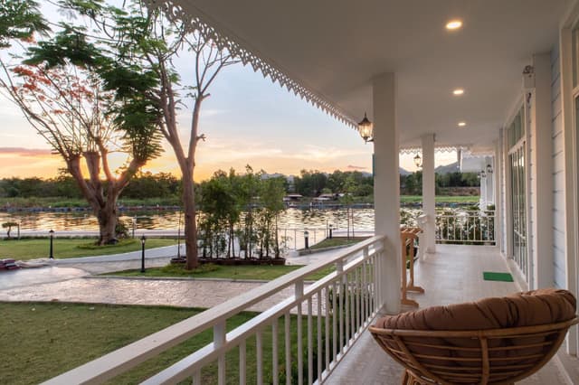 Skyline River View King Room with Balcony