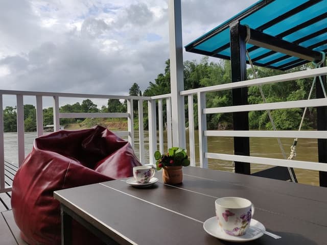 Grand Room, 1 King Bed, River View