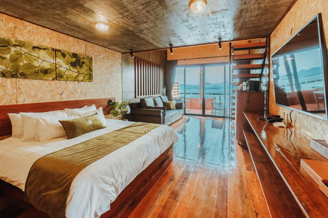 Deluxe Room with Pool Access