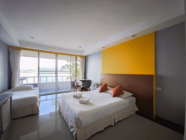 Deluxe Hillside Room