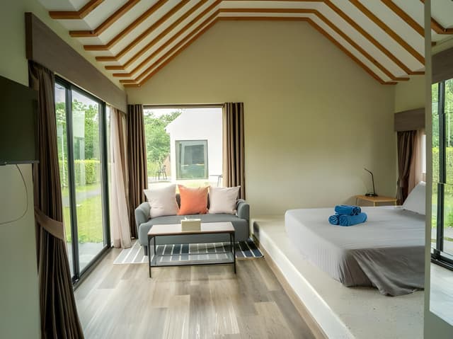 Sweet Hillside Chalet