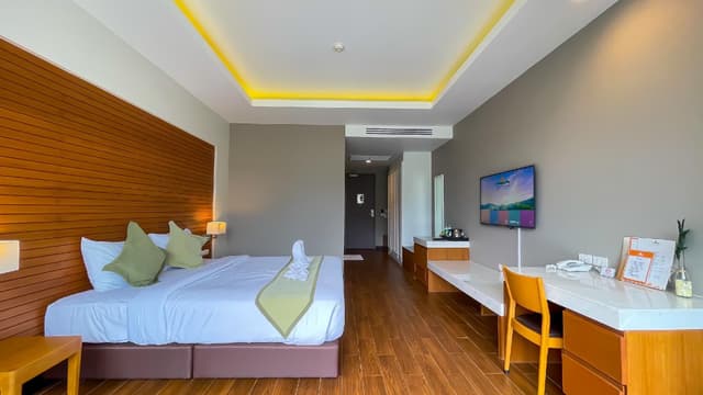 Deluxe King Room with Bathtub