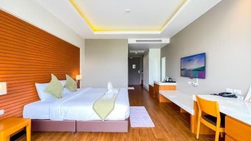Superior Double Room with Bathtub
