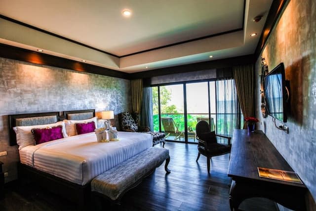 Deluxe Room, 1 Bedroom, Non Smoking, Pool View