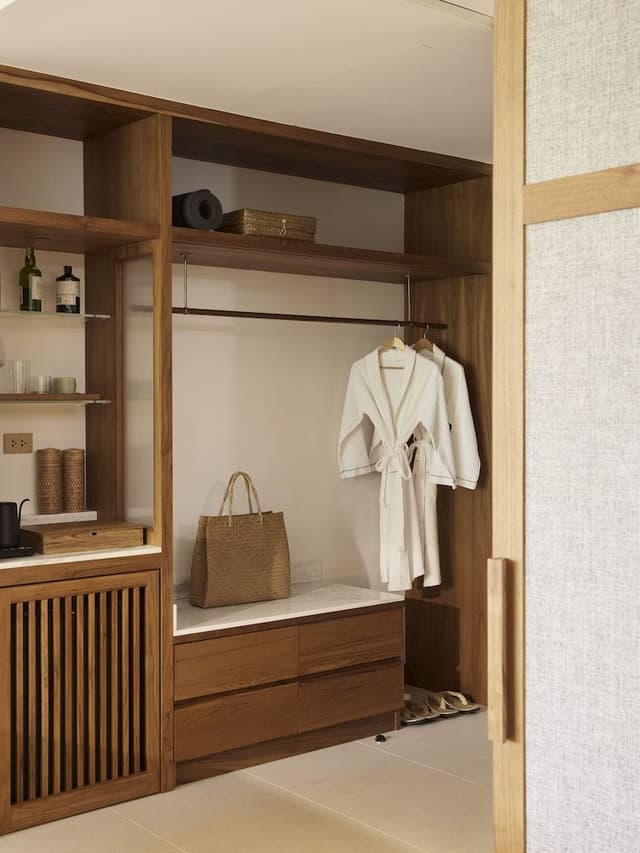 Deluxe Room, 1 King Bed, Pool Access