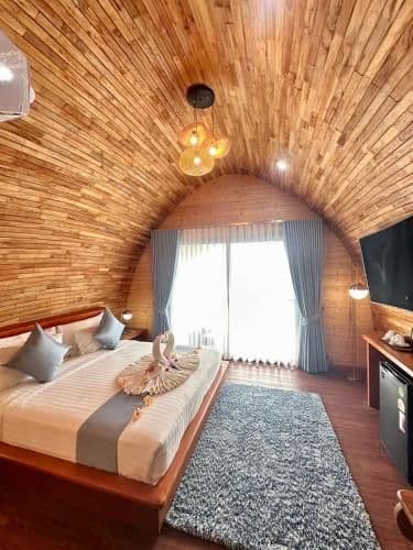 Deluxe Room with Bathtub