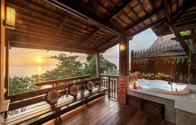Junior Suite Jacuzzi Seaview