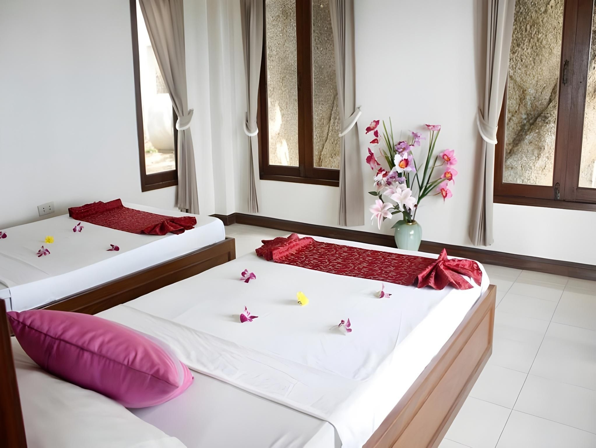 โครัล โคฟ รีสอร์ต (Coral Cove Resort)0