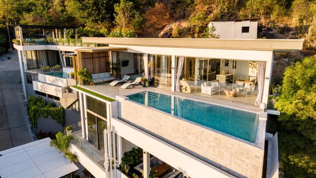 Sunrise View Villa with Living Room